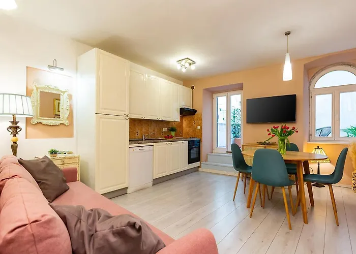 Anika Old Town アパート