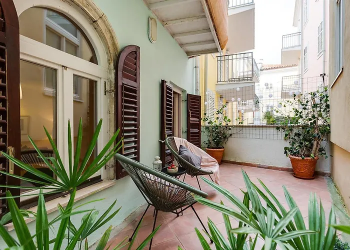 Anika Old Town アパート