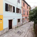 Anika Old Town Daire *